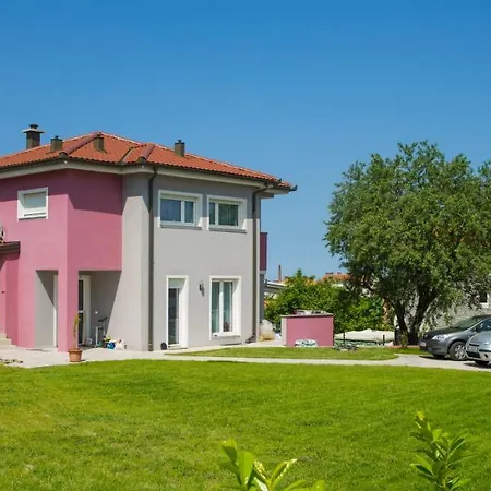 Magenta, Terrace, Free Parking