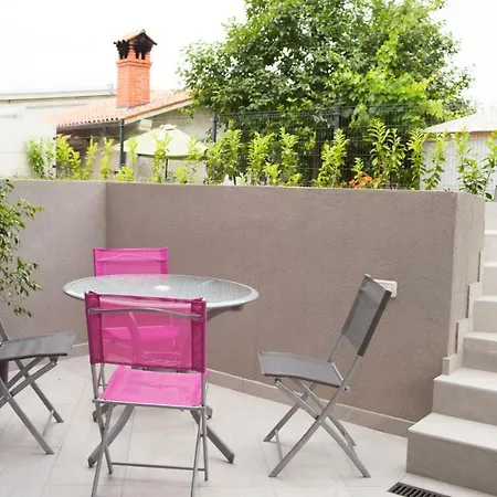 Magenta, Terrace, Free Parking Apartment *