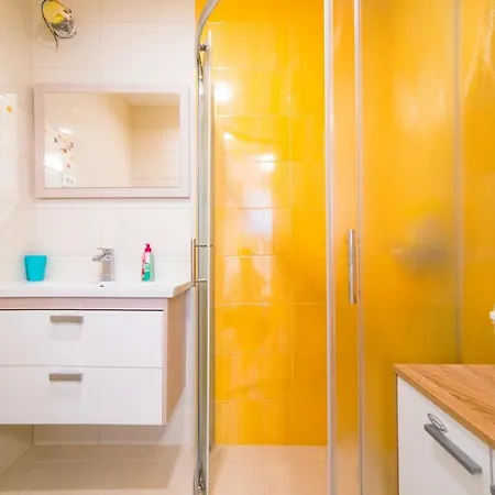 Magenta, Terrace, Free Parking *