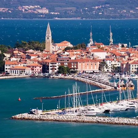 Magenta, Terrace, Free Parking Apartment Izola