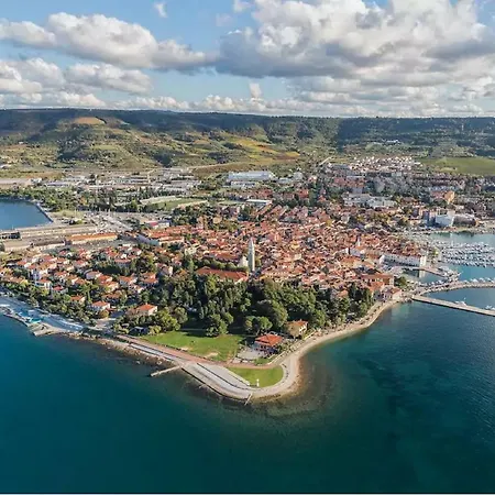 Magenta, Terrace, Free Parking *