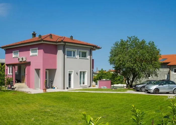 Magenta, Terrace, Free Parking