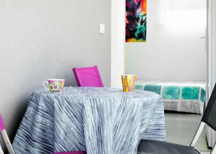 Magenta, Terrace, Free Parking 伊佐拉